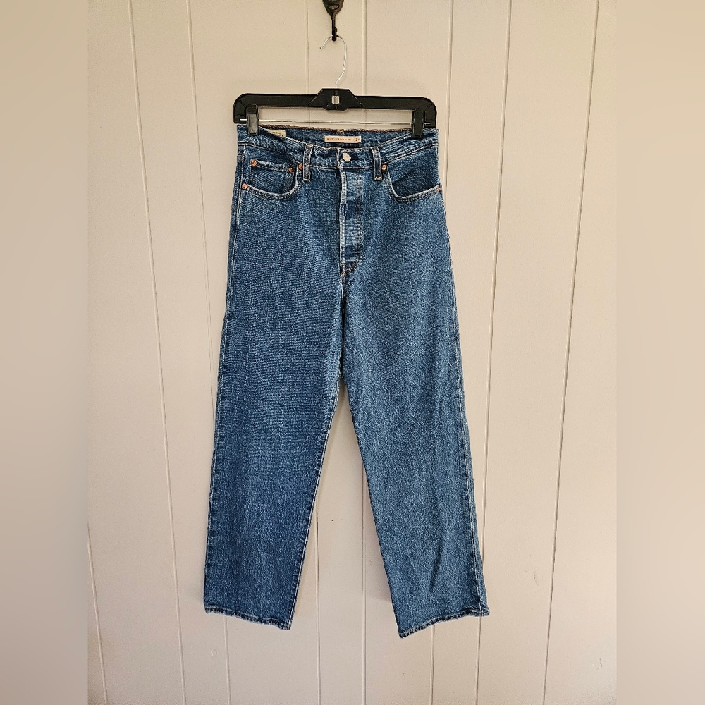 Levi's Straight Leg Jeans - Medium Blue Denim